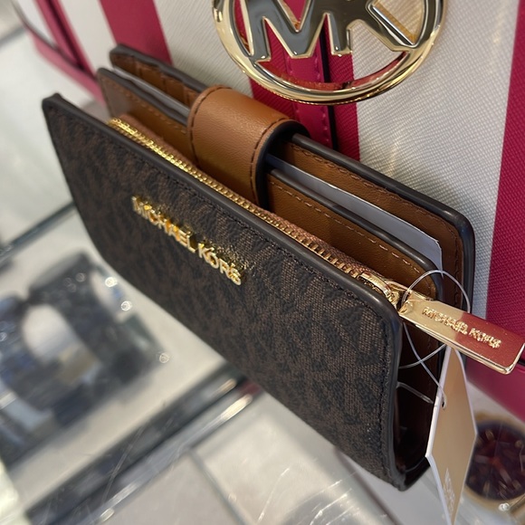 MICHAEL KORS
Jet Set Travel Medium Bifold Zip Signature Logo Wallet 
Brown 
NWT - Picture 3 of 16